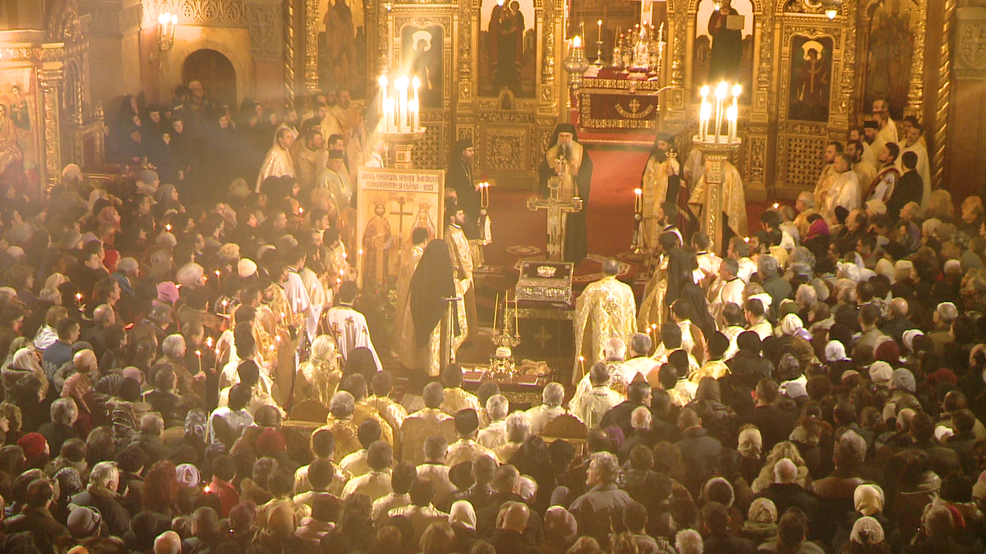 Peste o mie de credinciosi au venit sa se roage la moastele Sfintilor Imparati Constantin si Elena