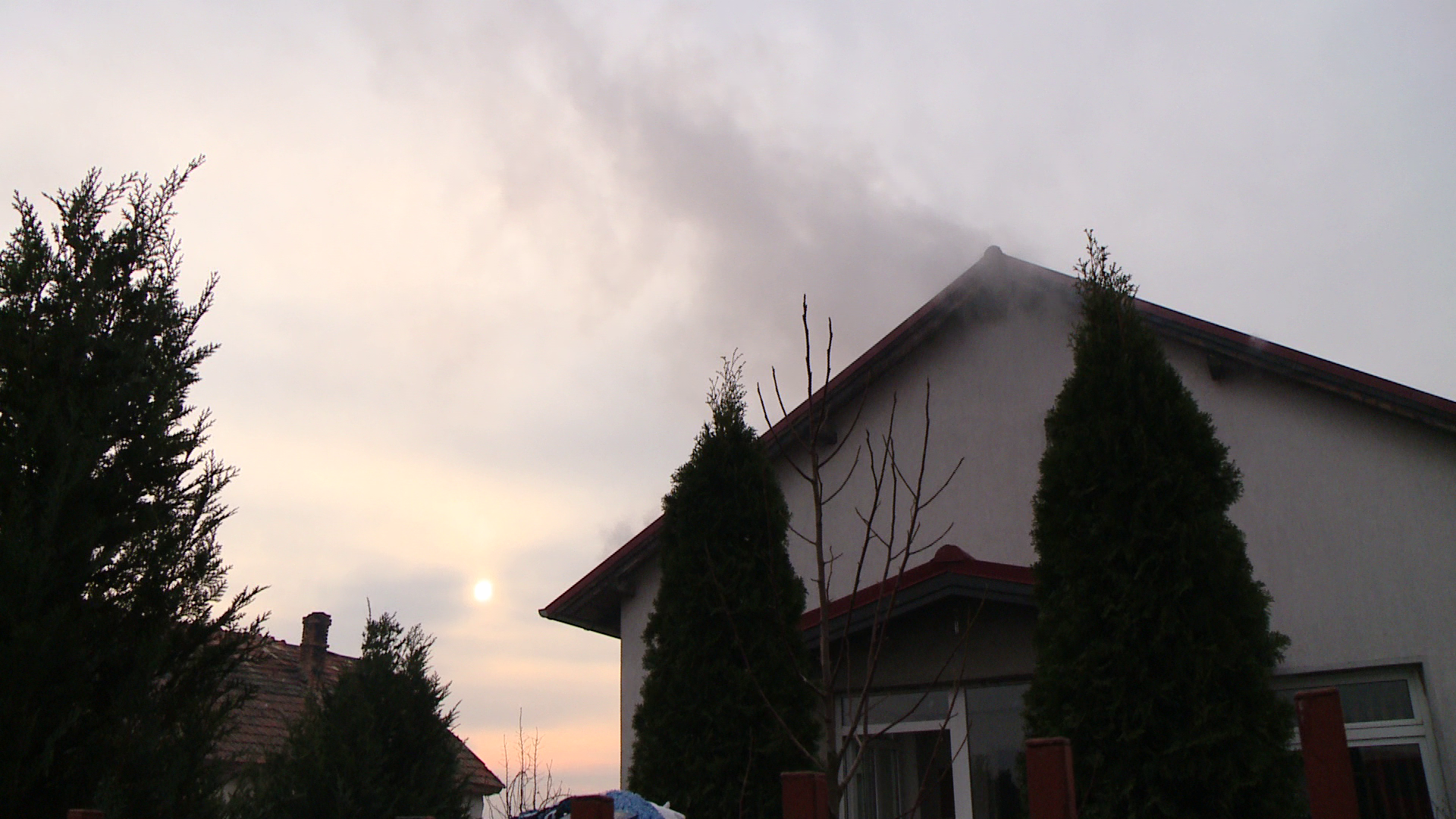 Panica intr-o localitate din Timis. In prag de sarbatori, o familie a ramas fara acoperis