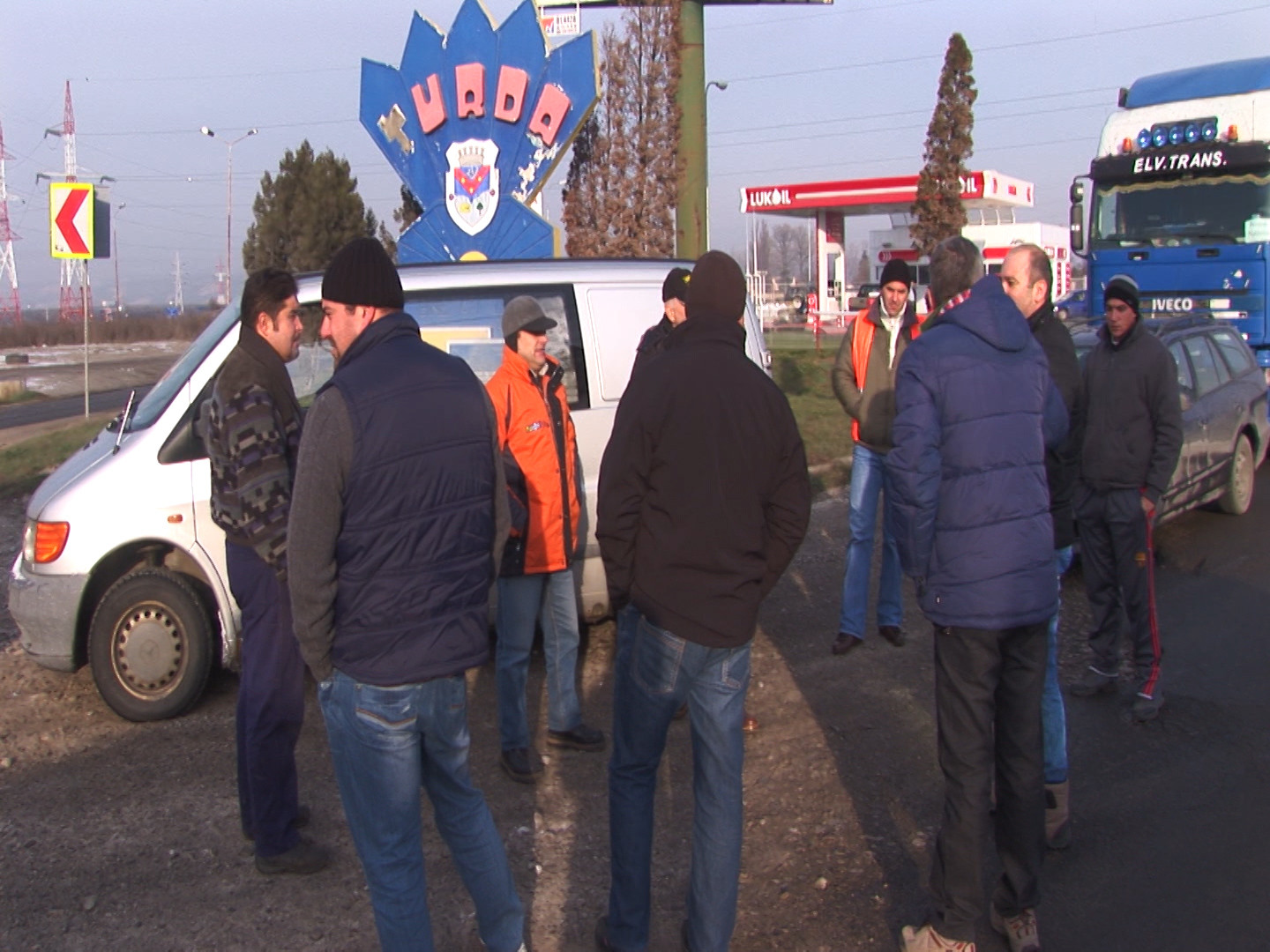 Protestul transportatorilor. Zeci de camioane au tras pe dreapta la intrarea in Turda