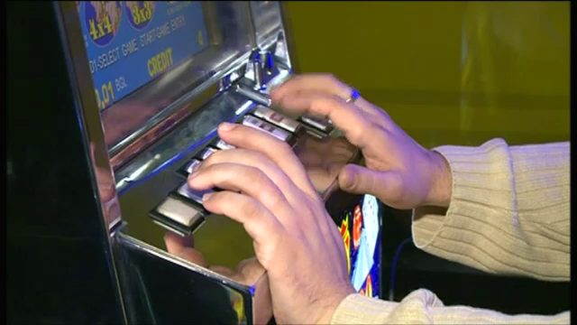 Klaus Iohannis a promulgat legea privind jocurile de noroc. Se interzic păcănelele în localităţile mici