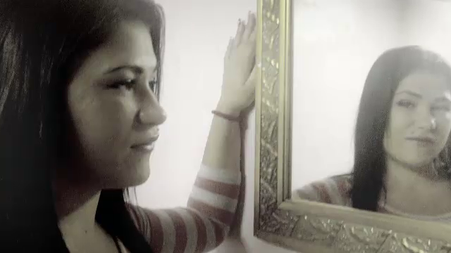 Ultimul mesaj postat pe Facebook de romanca de 20 de ani care a murit decapitata langa Paris