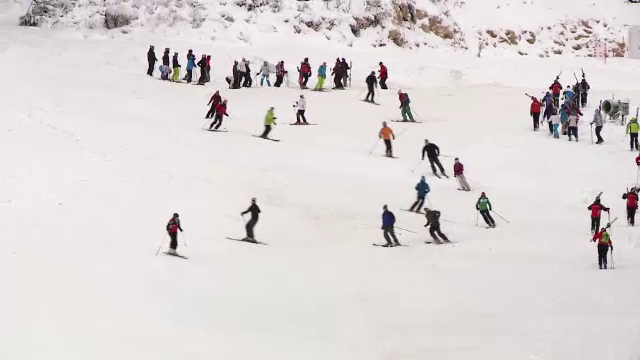 Povestile romanilor care au lasat carierele pentru a deveni instructori de schi pe timpul iernii