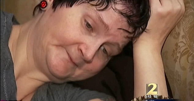 O femeie in varsta de 40 de ani din SUA a ramas lipita de toaleta, in urma unei farse. VIDEO