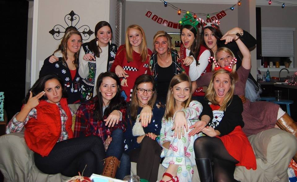 Reactie neasteptata a unei tinere. Ce a mimat in fotografia in care prietenele ei erau fericite