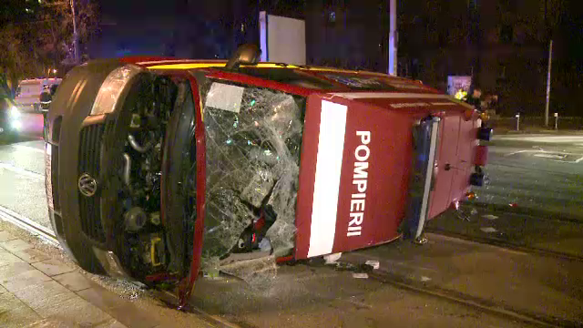 Ambulanta SMURD, implicata intr-un accident in Capitala. Trei paramedici au ajuns la spital