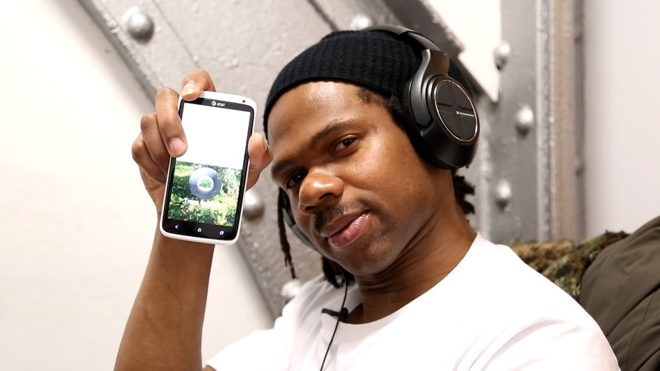 Povestea vagabondului inventator. Leo doarme pe strazi, dar a lansat recent o aplicatie pentru mobil