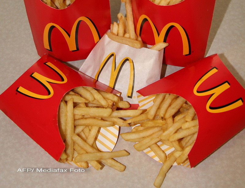A distrus un intreg McDonald's cu toporul dupa ce a primit aceasta portie de cartofi prajiti