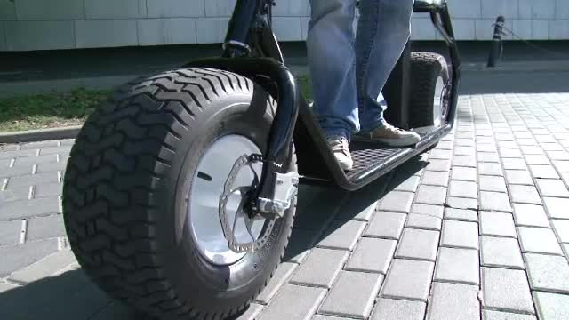 Cea mai "cool" trotineta din lume a fost inventata in Alba Iulia. "Trotineto" are motor electric