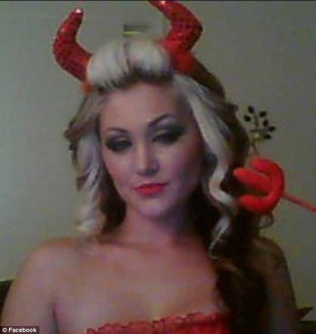 Iubitul a parasit-o pentru fosta colega de apartament. Reactia femeii a fost "incendiara"