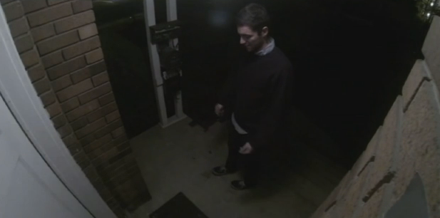 Moment umilitor pentru un barbat. A incercat sa o sarute, dar a fost lasat cu ochii in soare. VIDEO