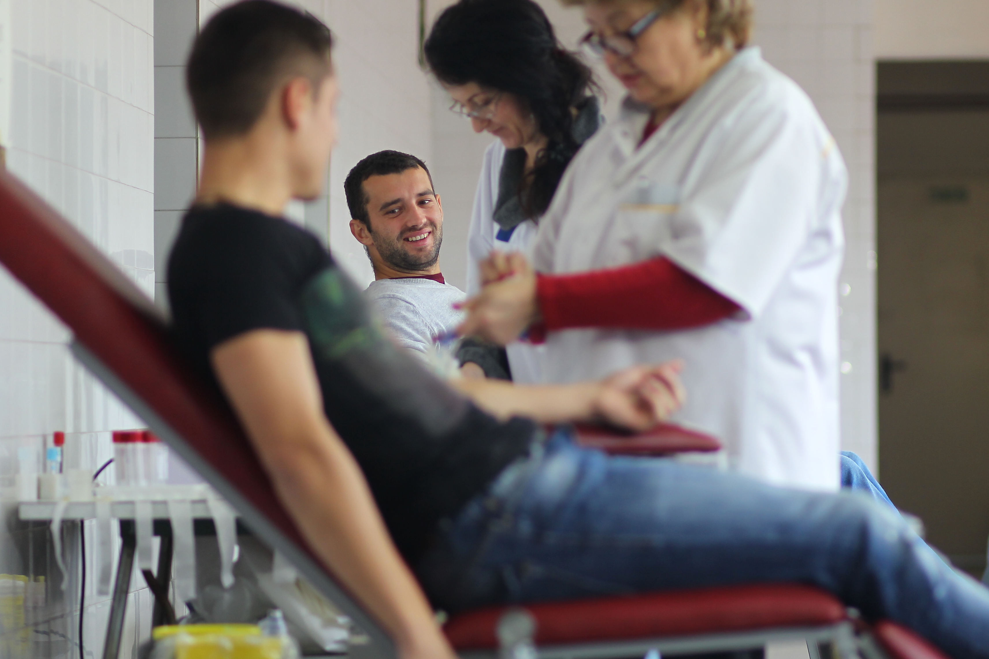 Inimi albe, sange violet! Pe fotbalistii timisoreni i-a cuprins spiritul sarbatorilor