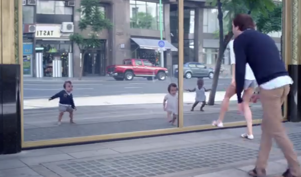 Cea mai viralizata reclama din 2013. Danseaza cu copilul din tine