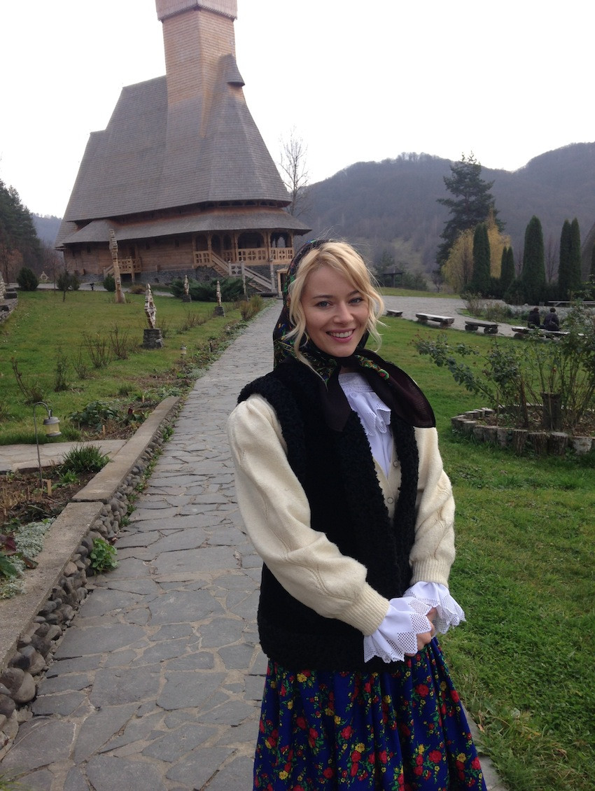 Laura Cosoi a reusit sa isi surprinda fanii intr-o ipostaza cum nu a mai fost vazuta. GALERIE FOTO