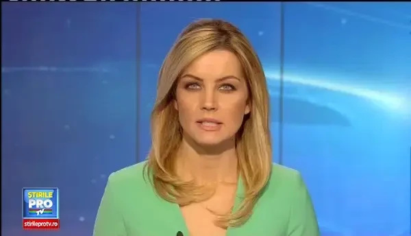 Un incendiu devastator, izbucnit la o vila, a lasat pe drumuri o familie, in prag de sarbatori