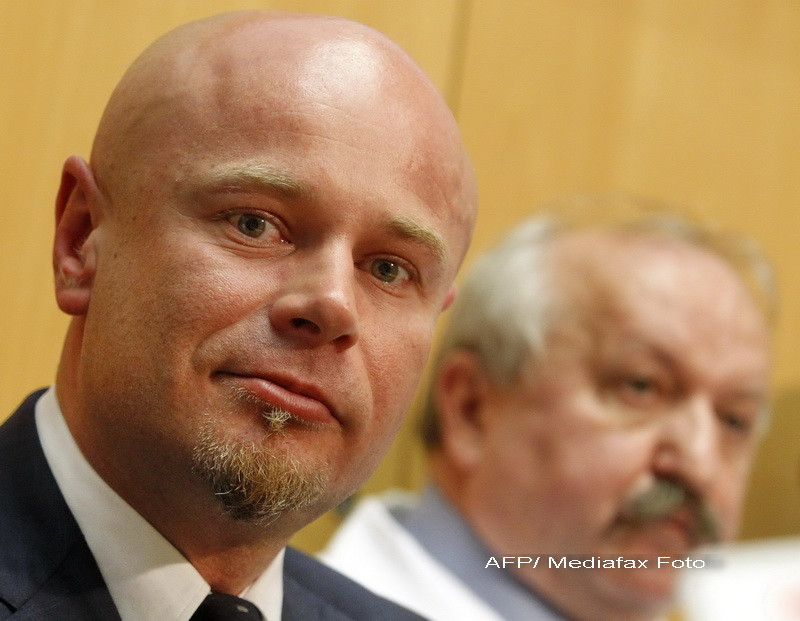 Tanara care nu putea sa manance si sa vorbeasca a primit un transplant total de fata. FOTO