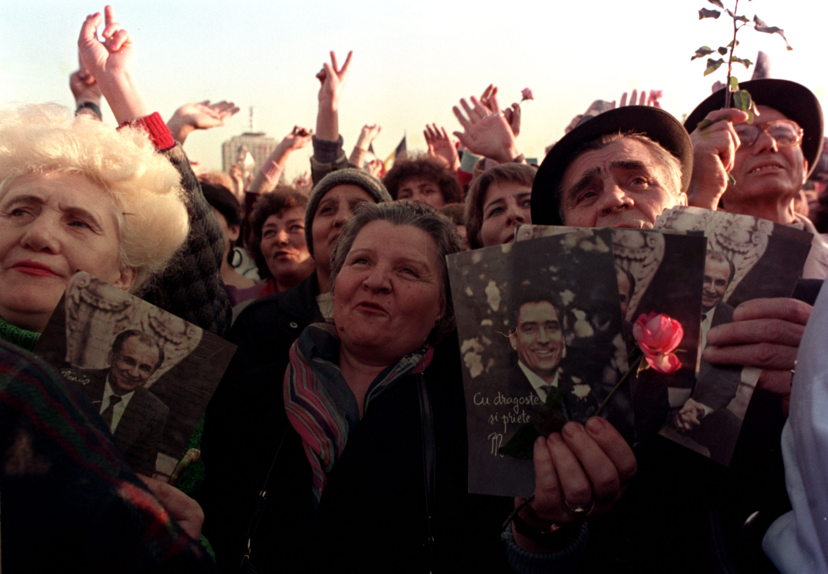 Miting de sustinere pentru Iliescu si Petre Roman