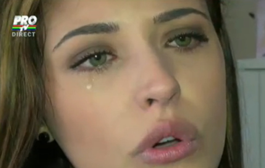 "Imi este dor de fiica mea". Antonia trece prin momente grele din cauza distantei de fiica ei