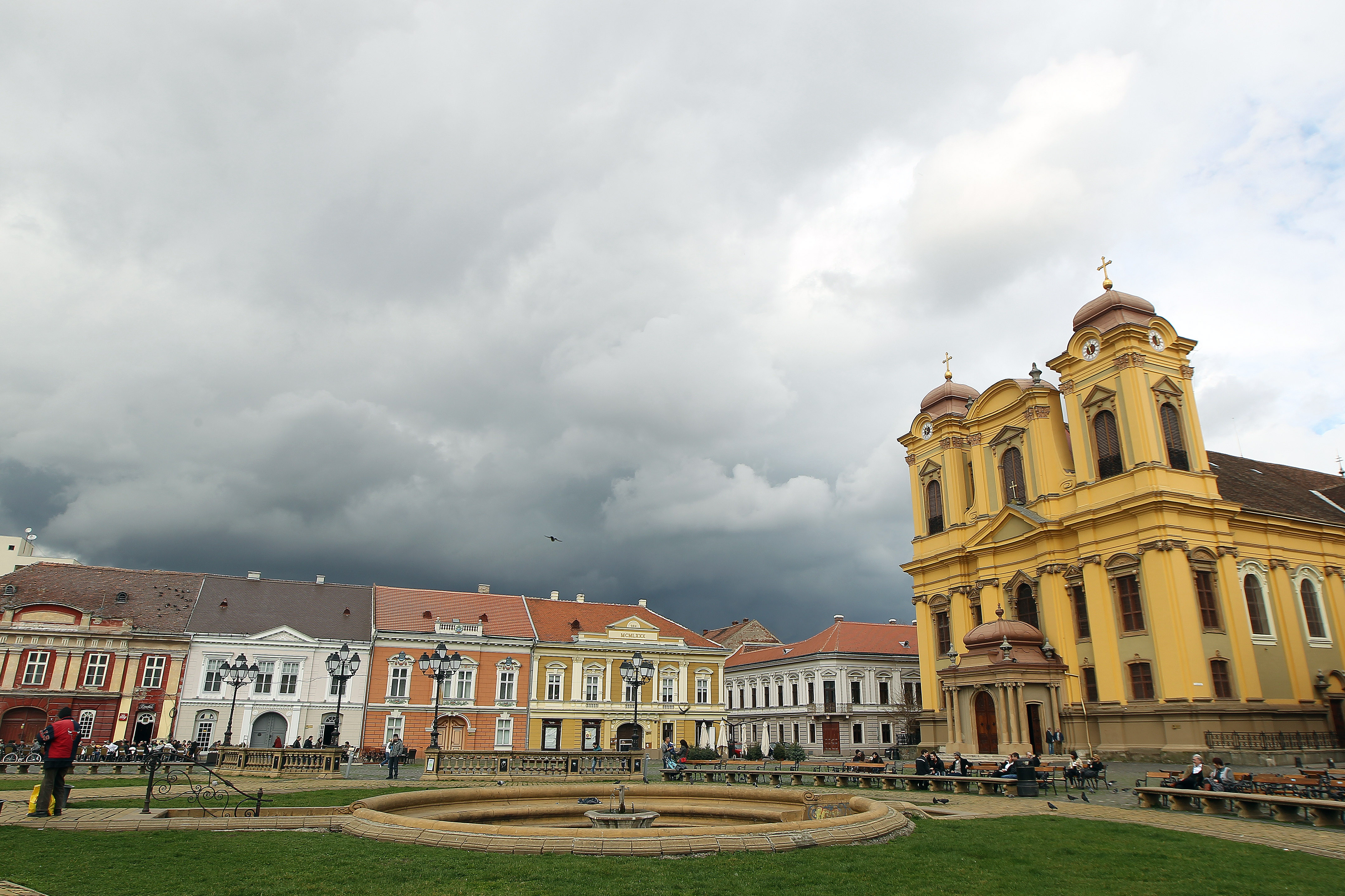 Zidurile unei cladiri care ar fi putut fi o baie turceasca, descoperite de arheologi la Timisoara