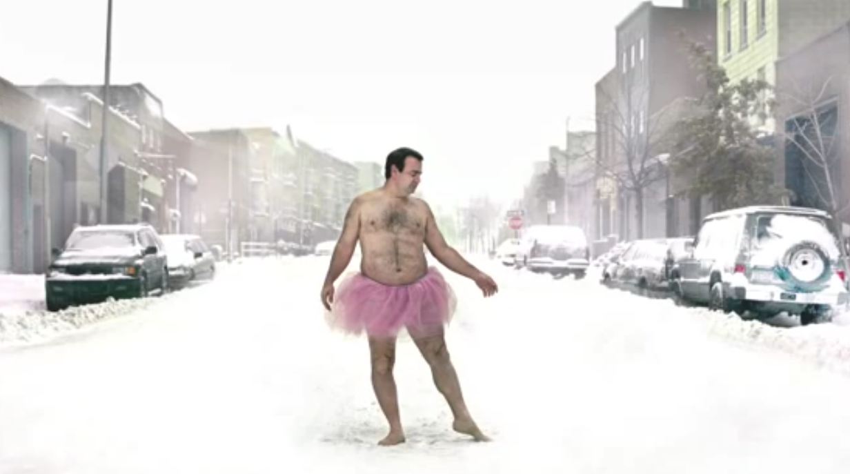 A imbracat un tutu roz si s-a fotografiat, pentru a-i aduce un zambet sotiei bolnave de cancer