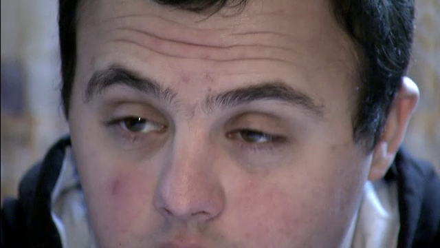 Cazul revoltator al lui Ionut, tanarul de 22 ani cu sindromul Down care ia UN LEU pensie de la stat