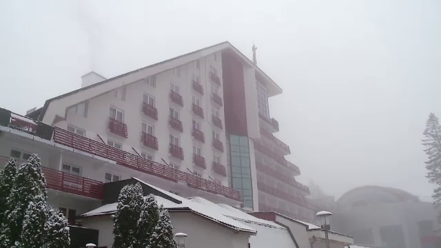 OFERTE DE REVELION. Cat costa petrecerea de Anul Nou la Brasov fata de una in Alpi