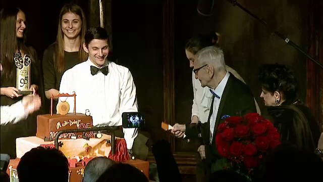 Cadoul special primit de Radu Beligan pe scena in ziua in care a implinit 95 de ani