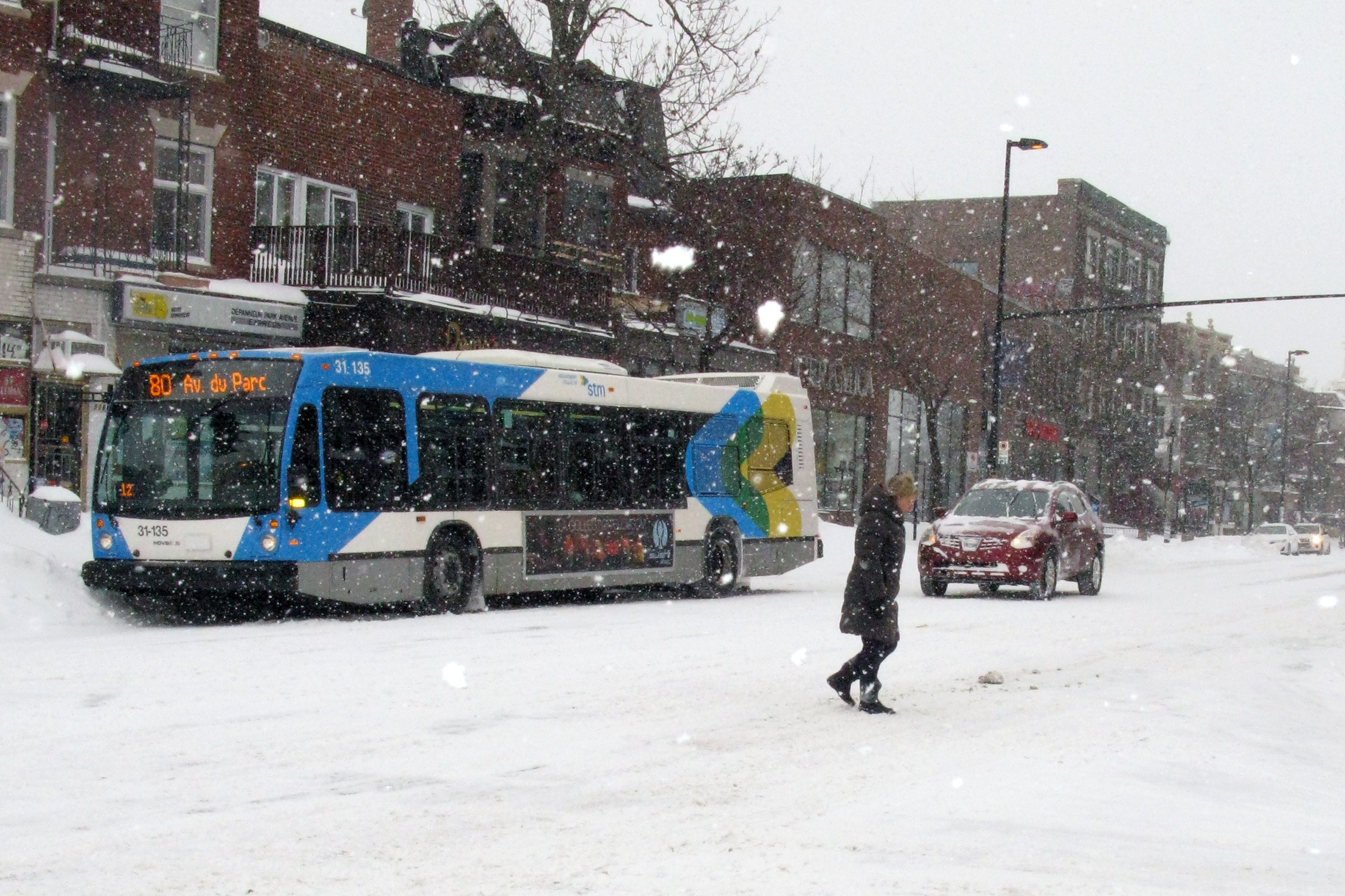 O furtuna de zapada afecteaza jumatatea de est a Canadei