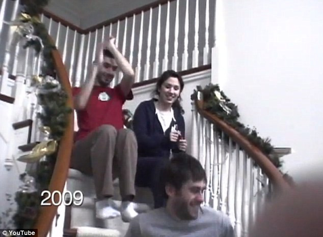 De 25 de ani, un barbat le face asta copiilor sai in dimineata de Craciun