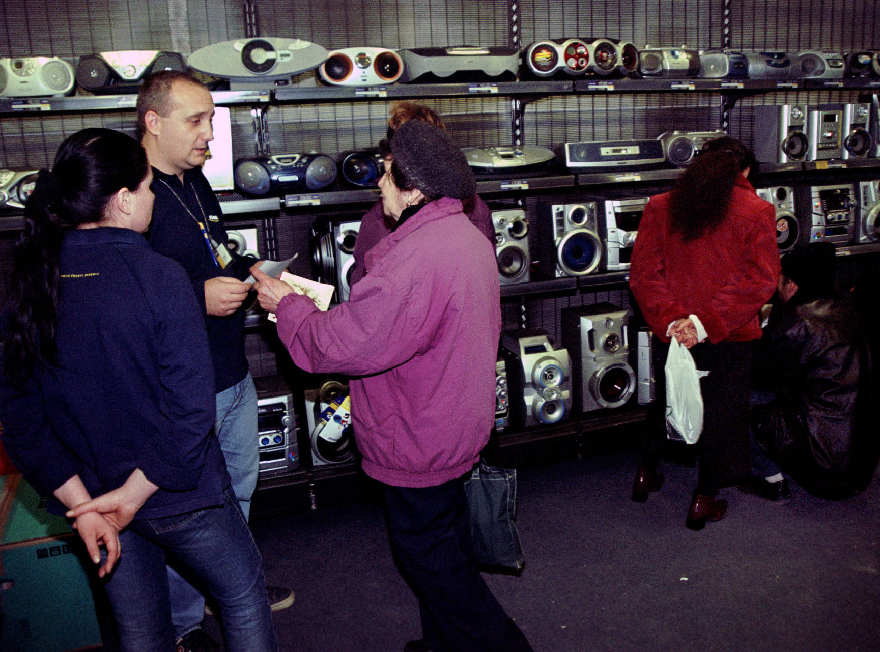 Vacanta la romani: redecorarea casei. Studiu Nielsen: Ce ii face pe romani unici in Europa cand raman cu bani in plus