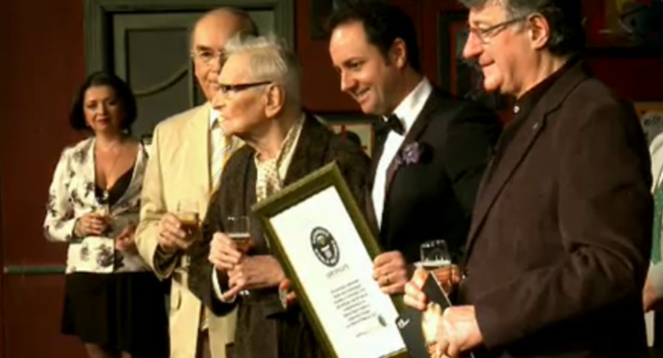 Radu Beligan a primit cu lacrimi in ochi certificatul de la Cartea Recordurilor