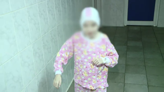 Prima minune pentru Adina, fata de 16kg din Romania care lupta sa-si recupereze 18 ani din viata