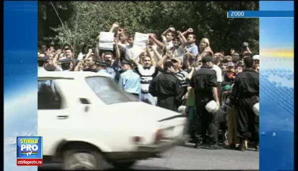 2000–2003. Romanii intra cu bine in noul mileniu alaturi de Iliescu si Bush