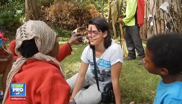 Alexandra, cea mai tanara alpinista din Romania a cucerit varful Giulwe din Papua Noua Guinee. VIDEO