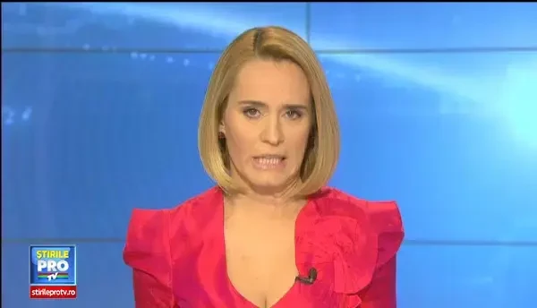 Romania se agita inainte de Sarbatori. Proiectie 3D la Iasi, brad din 1200 de siluete la Baia Mare