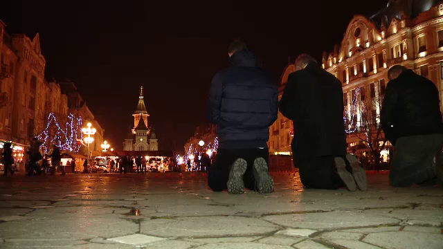 24 de ani de la inceputul Revolutiei. Zeci de oameni au adus un omagiu luni seara in Timisoara