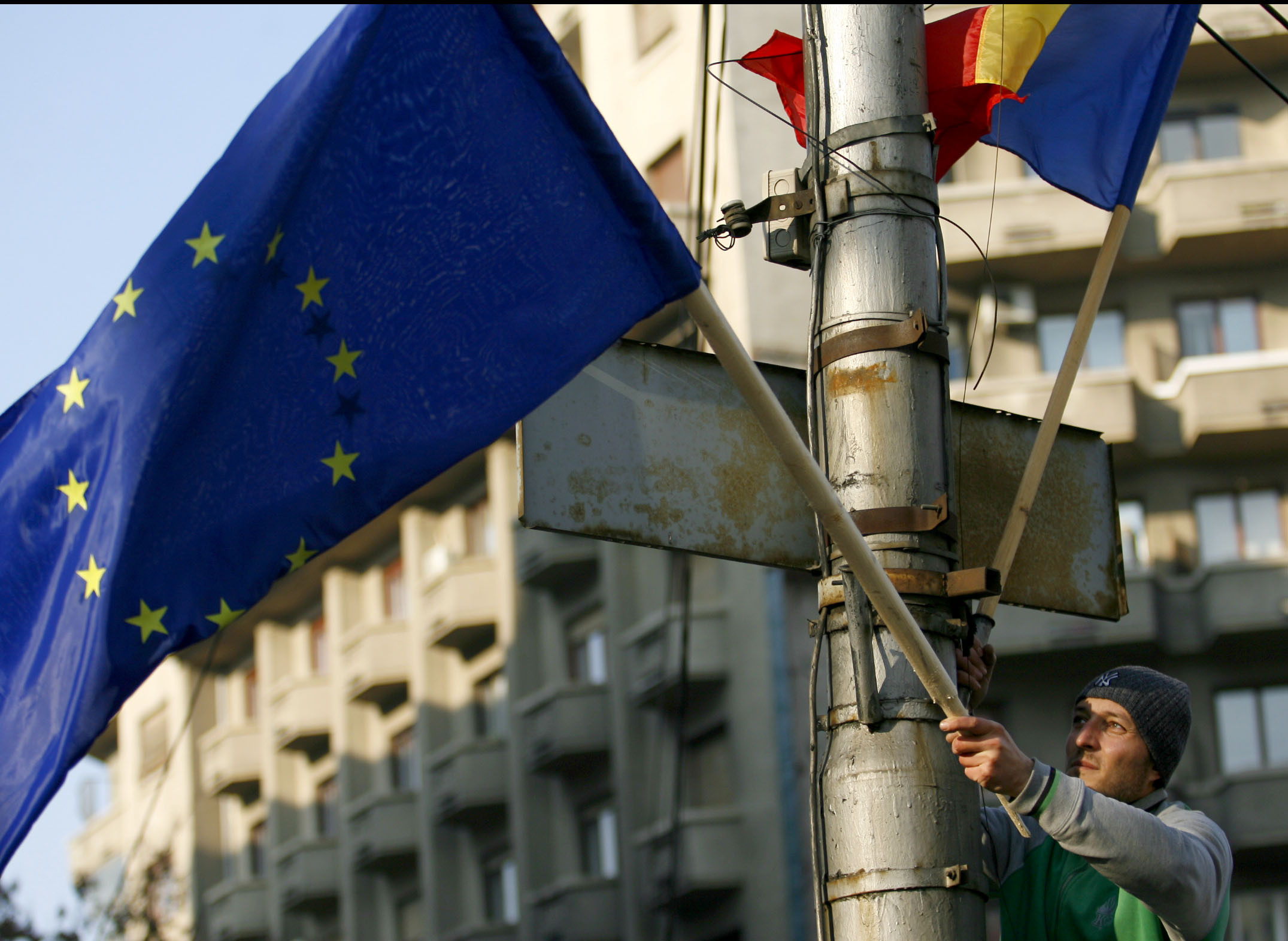 2004-2007: Intram in NATO si in UE cu Tanacu, Elodia si un presedinte suspendat