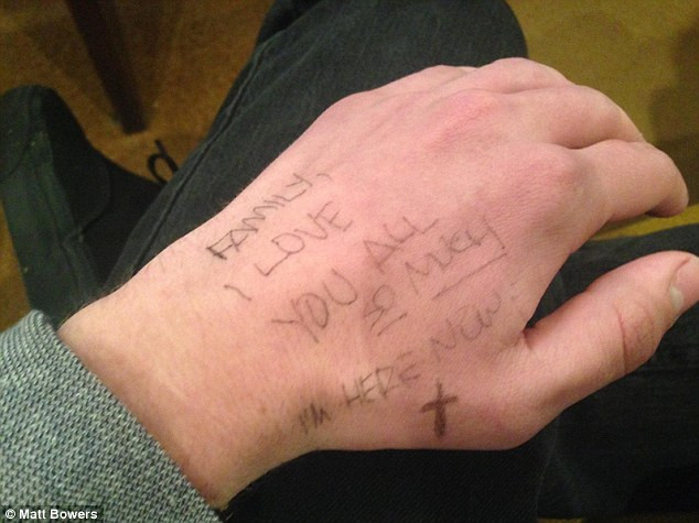 "Mama, tata, va iubesc atat de mult" Mesajul cutremurator scris de acest copil pe mana