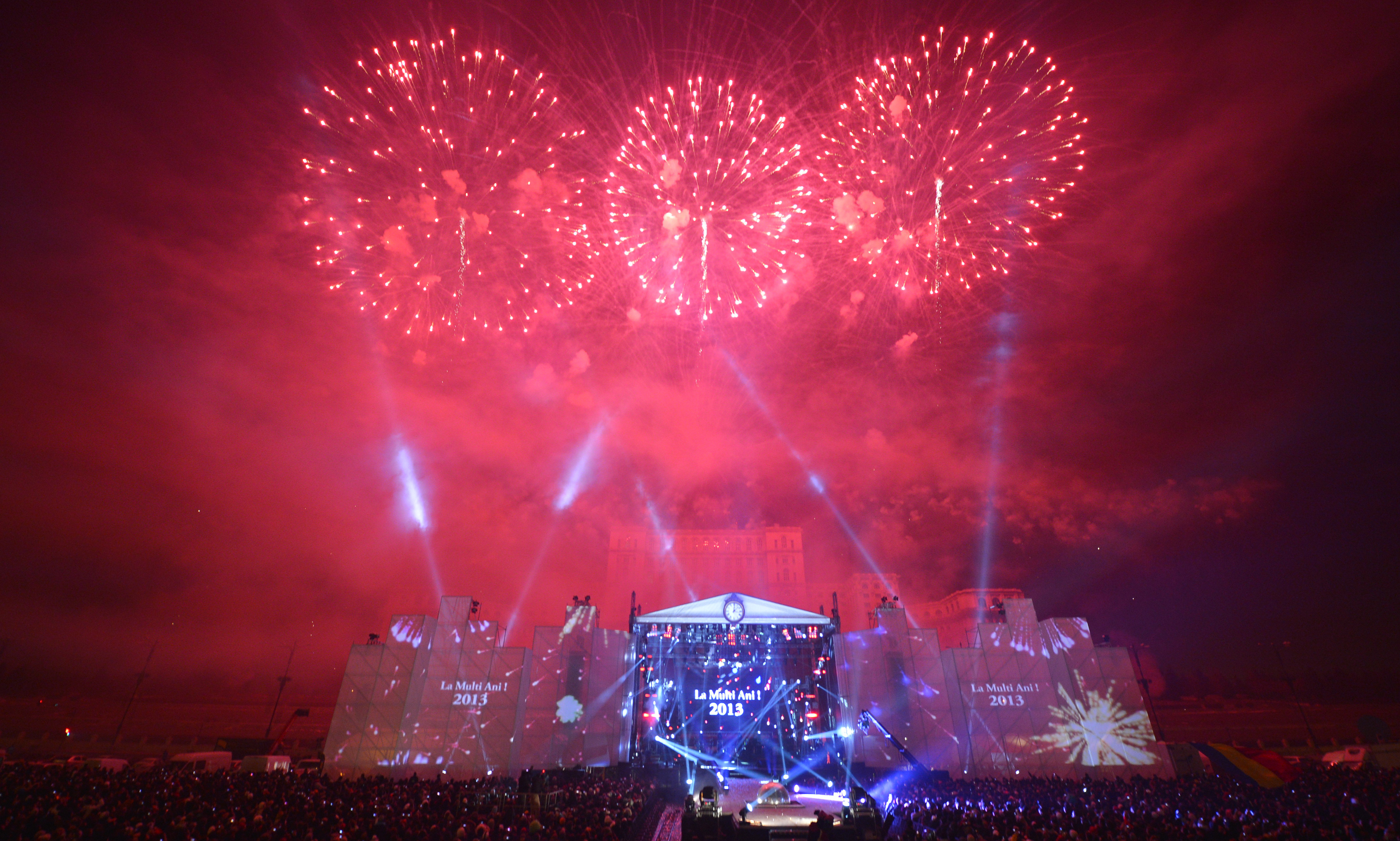 REVELION 2014. Programul petrecerilor din marile piete ale Romaniei pentru noaptea de Anul Nou