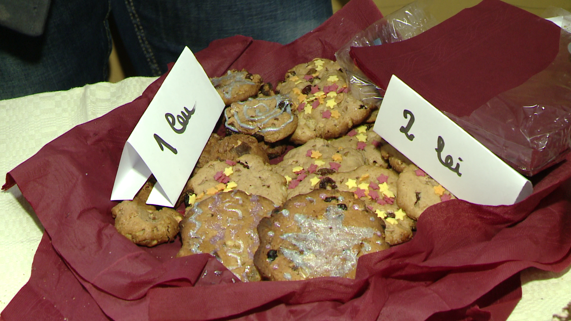 Fapte bune in prag de sarbatori.Elevii Colegiului Banatean au organizat un targ de Craciun caritabil