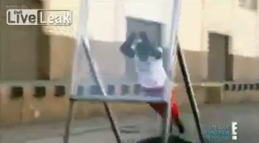 Un acrobat si-a rupt gatul in timp ce incerca sa doboare recordul pentru sarituri prin geam