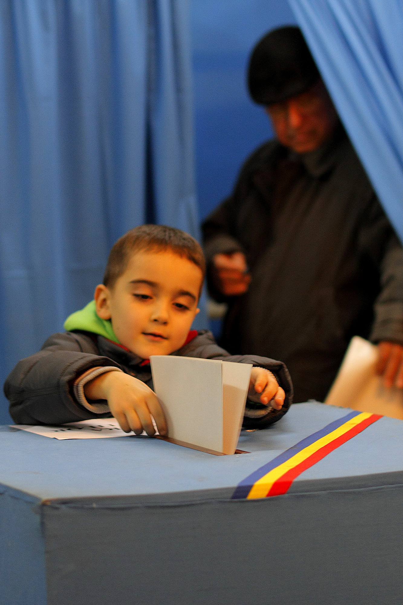 2010-2013: Printre tensiuni politice, Romania iese din criza economica