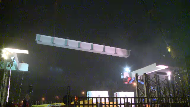 Cum arata grinda de 40 tone de la pasajul Mihai Bravu care a blocat traficul in Capitala