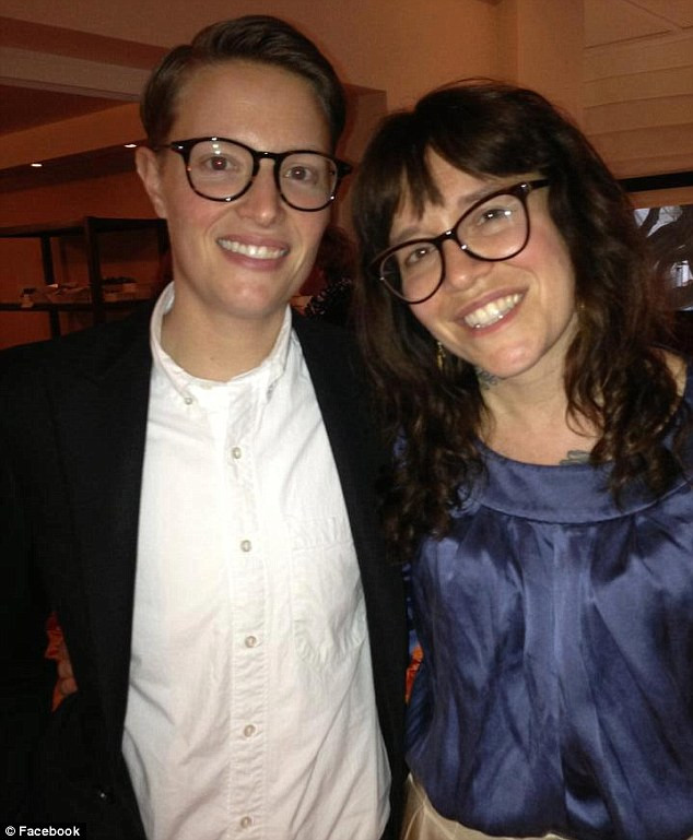 A pasit spre altar in rochie de mireasa cu copilul mort in pantece. Drama unei scriitoare din SUA