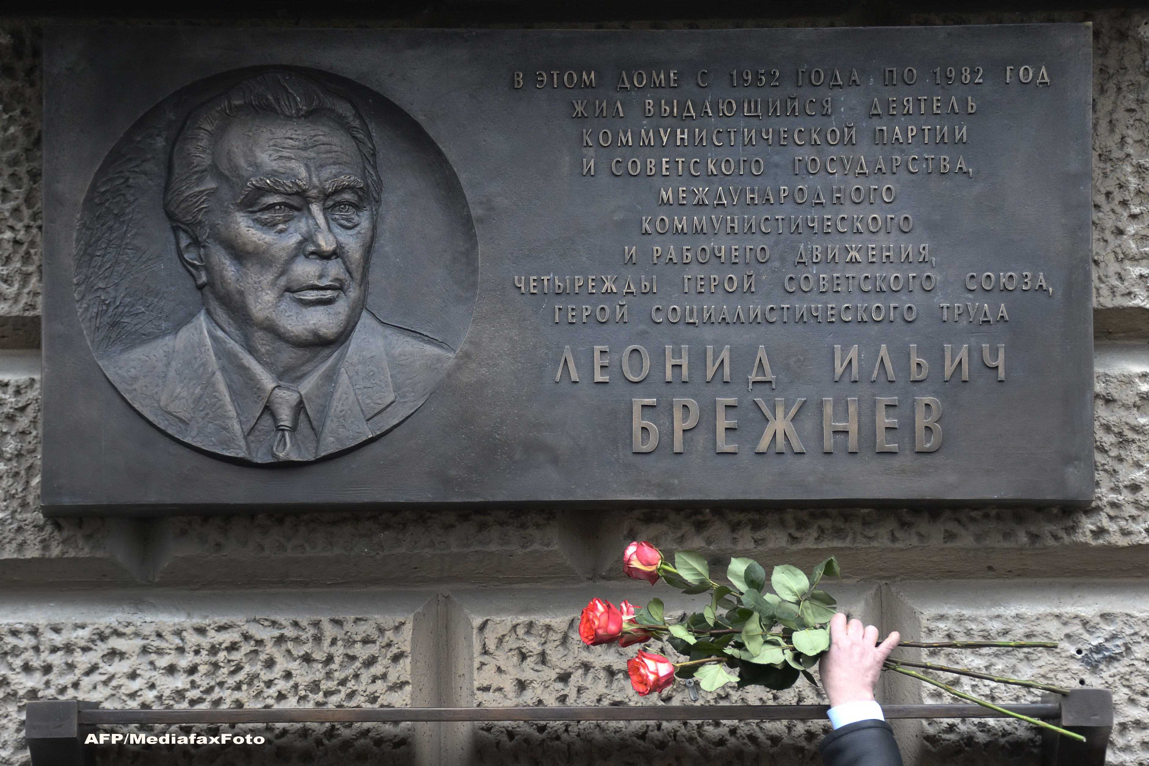 O placa dedicata memoriei lui Brejnev, unul din liderii URSS, a fost inaugurata in centrul Moscovei