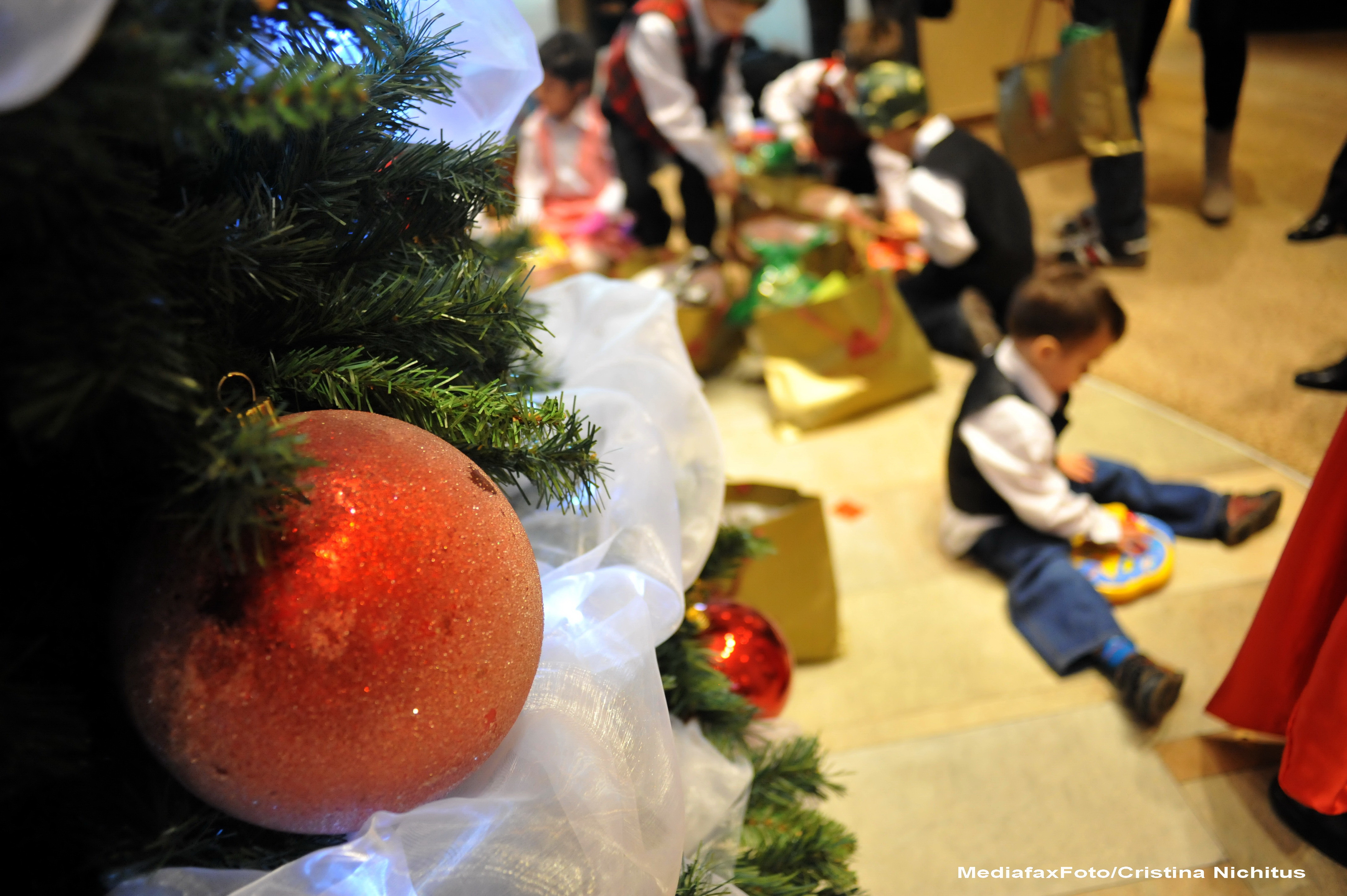 Scrisoarea unui orfan de Craciun: "M-as multumi si cu o pereche de blugi, am mare nevoie"