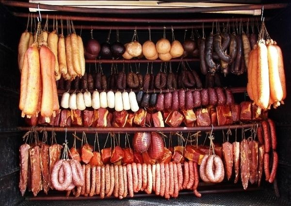 Targ de produse traditionale de Craciun in Bucuresti, pana in 23 decembrie. Cum se face tochitura