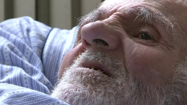 Tratat cu nepasare si brutalitate intr-un spital din Slatina. In ce conditii a fost tinut batranul