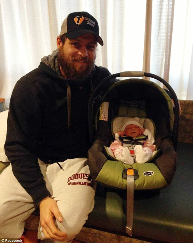 Povestea emotionanta a copilului care s-a nascut la 4 luni dupa ce mama sa a murit