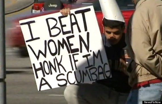 Pedeapsa rusinoasa primita de un barbat care si-a batut prietena. Cum a aparut in public. VIDEO