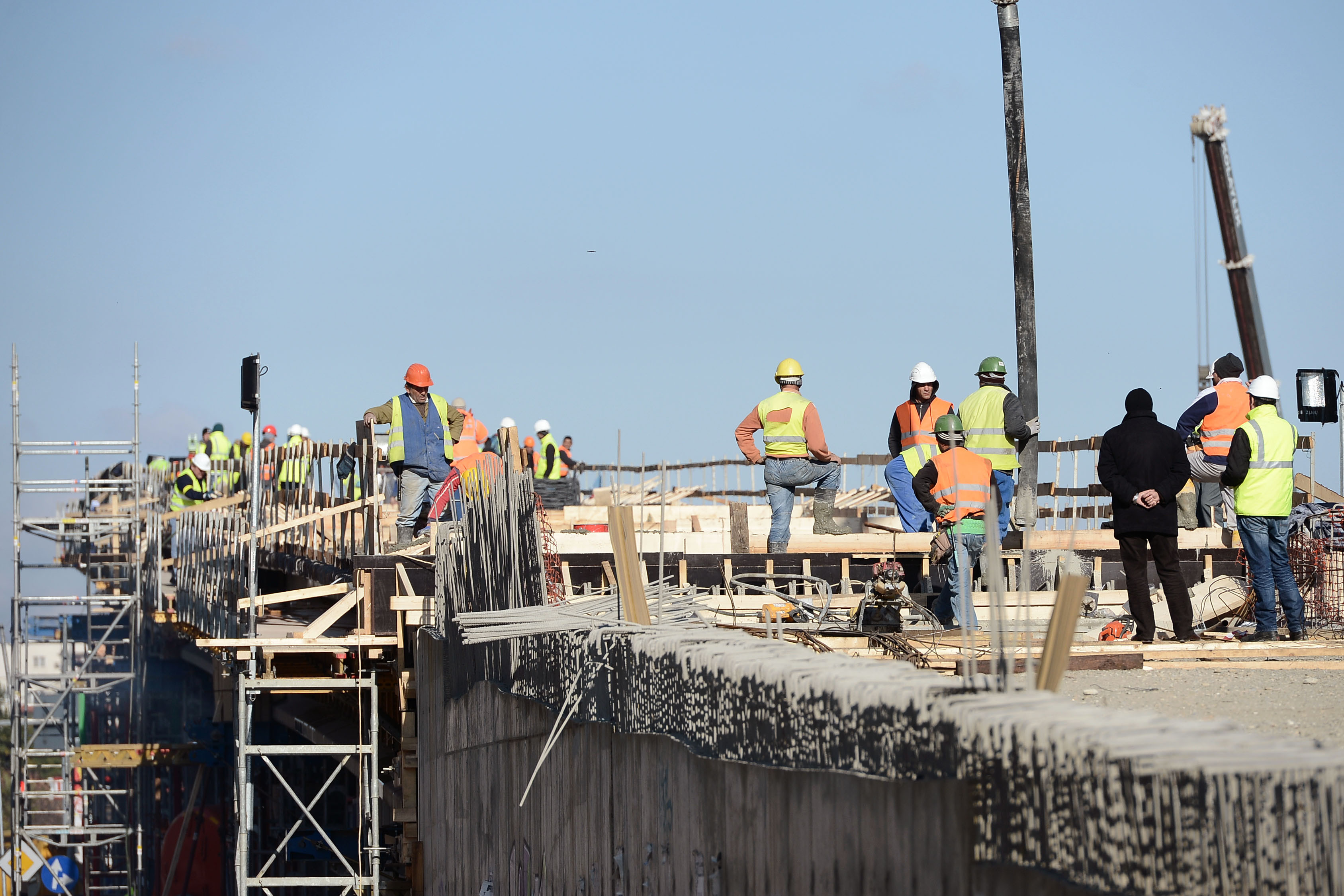 Oprescu spune ca primul pod al pasajului Mihai Bravu ar putea fi gata in martie 2014